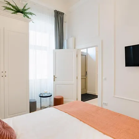 Banffy Luxury Suites *
