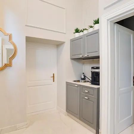 Banffy Luxury Suites *